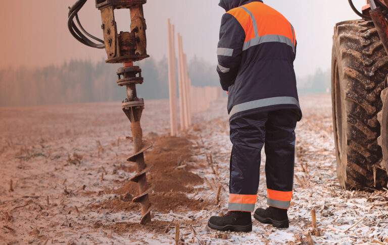 Cómo elegir y mantener el calzado de seguridad para trabajos en entornos húmedos y fríos
